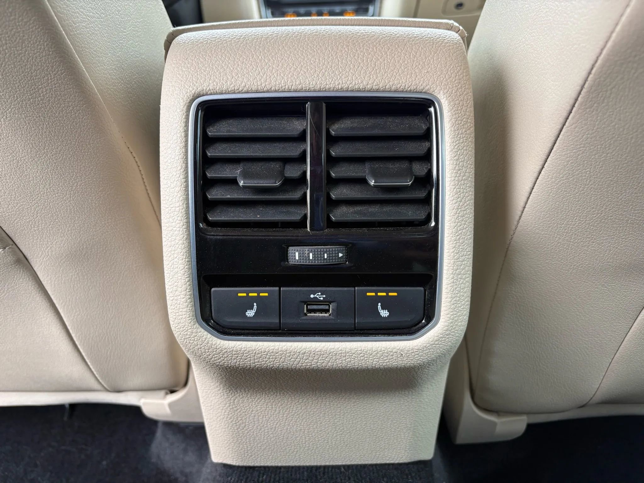 Used 2017 Volkswagen Passat 1.8T SEL Premium image 16