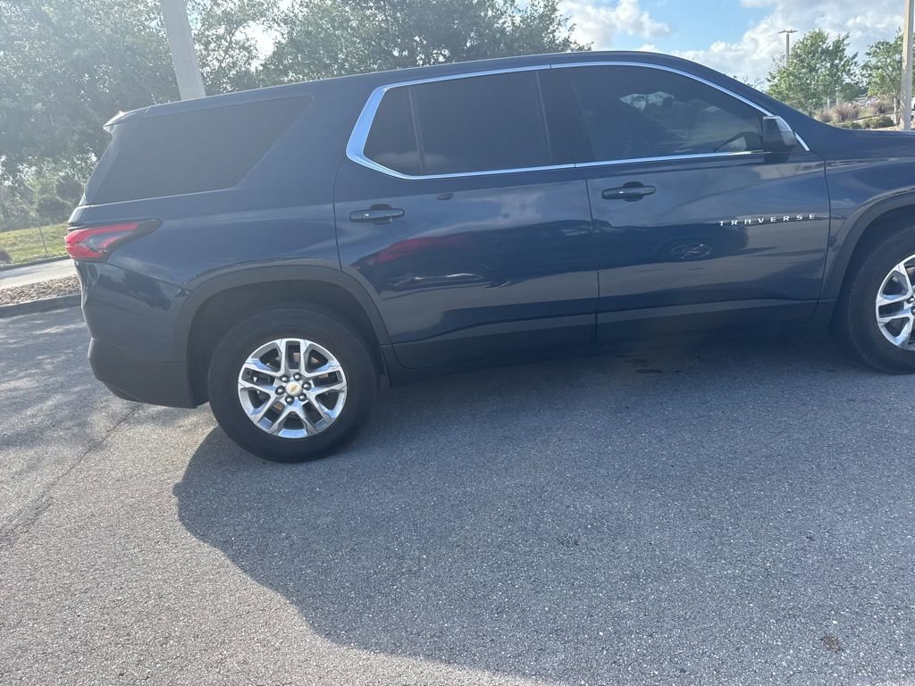 Used 2022 Chevrolet Traverse LS FWD image 4