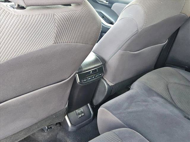 Used 2023 Toyota Highlander L image 18