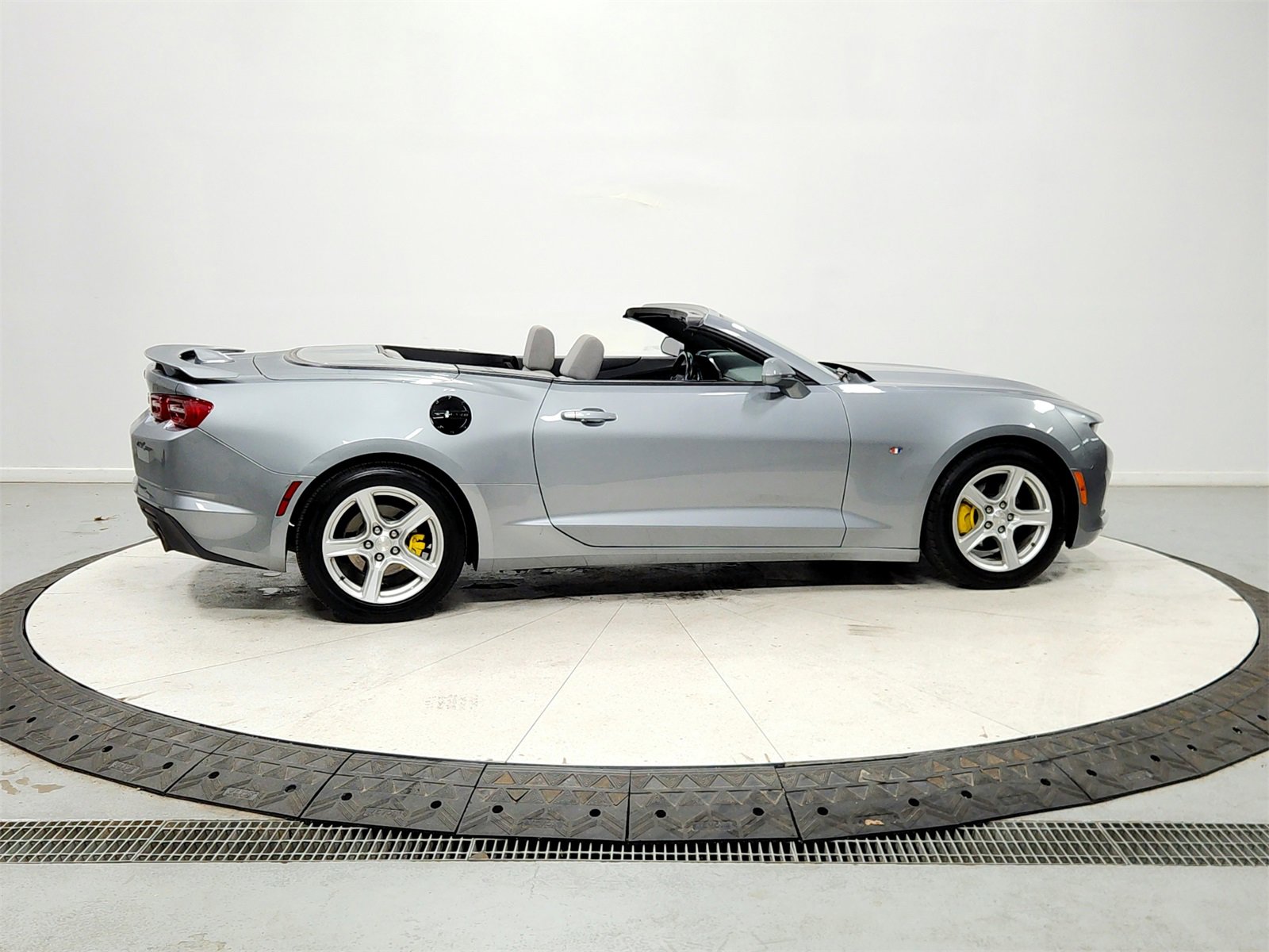 Used 2023 Chevrolet Camaro LT image 8