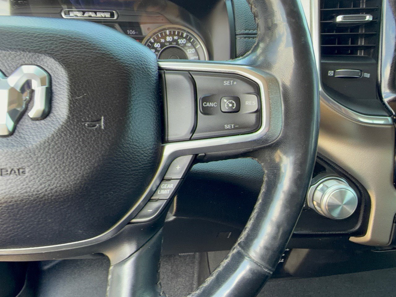 Used 2019 RAM 1500 Laramie AWD/4WD image 19