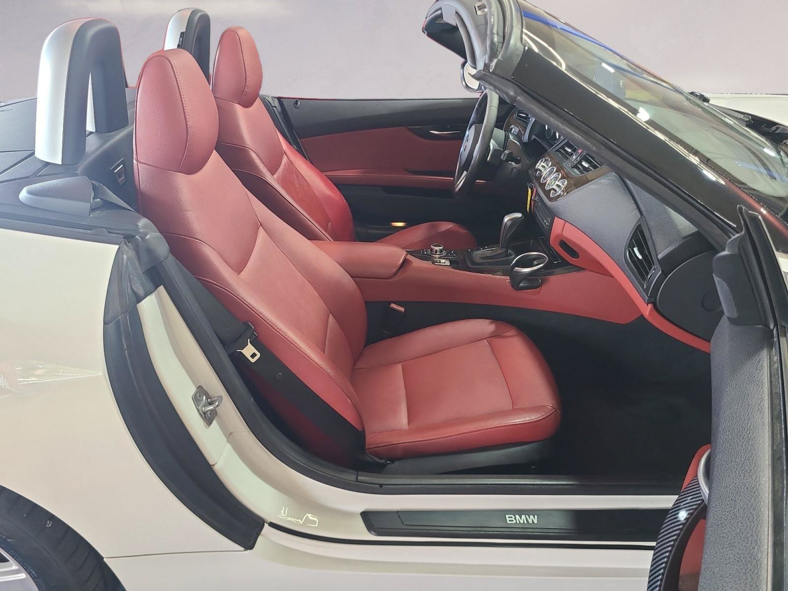 Used 2011 BMW Z4 sDrive30i RWD image 19