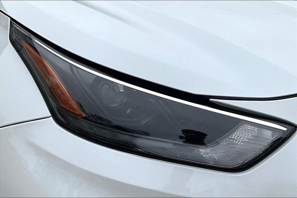 Used 2022 Toyota Highlander XLE image 31