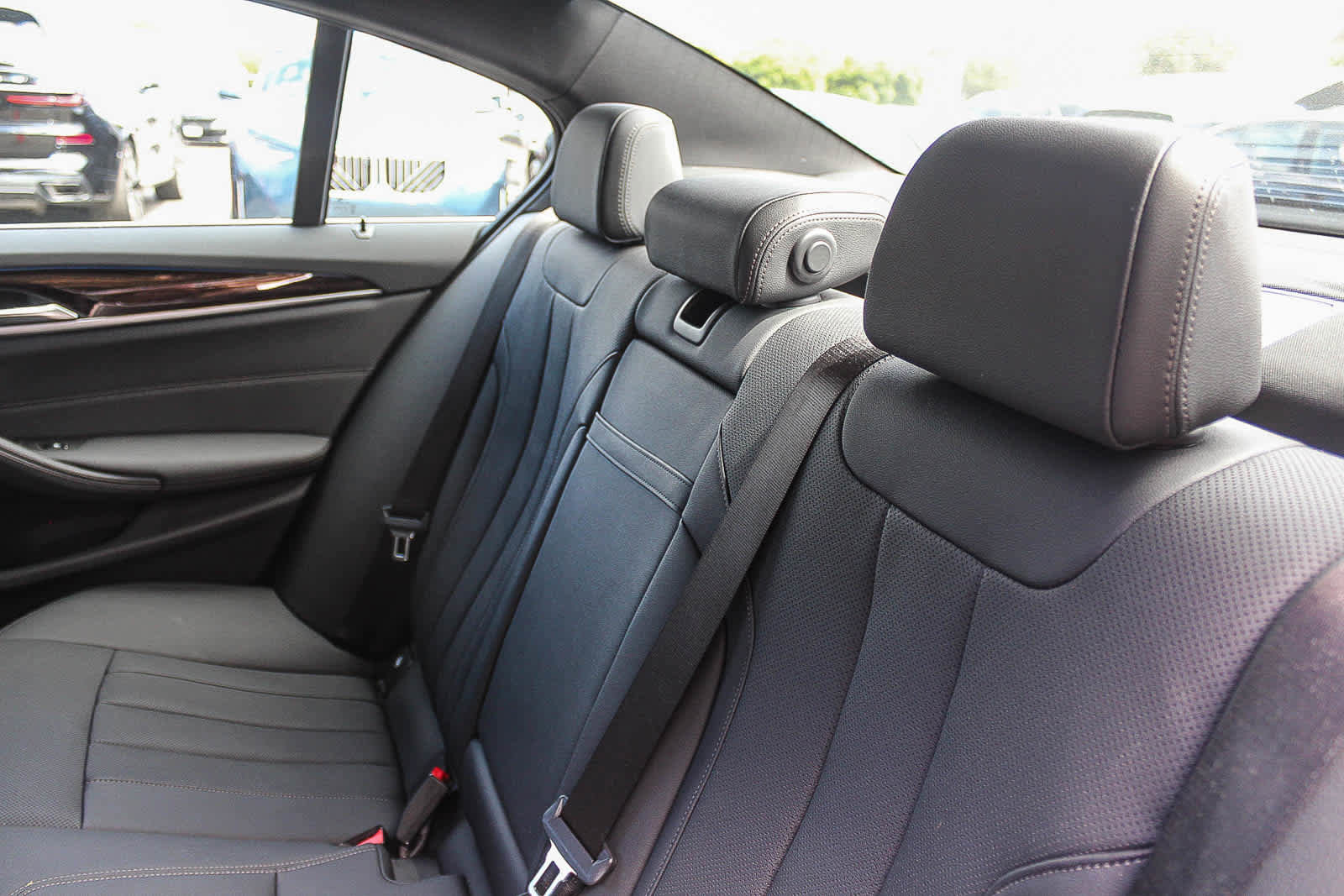 Certified 2023 BMW 530e w/ Convenience Package RWD image 18