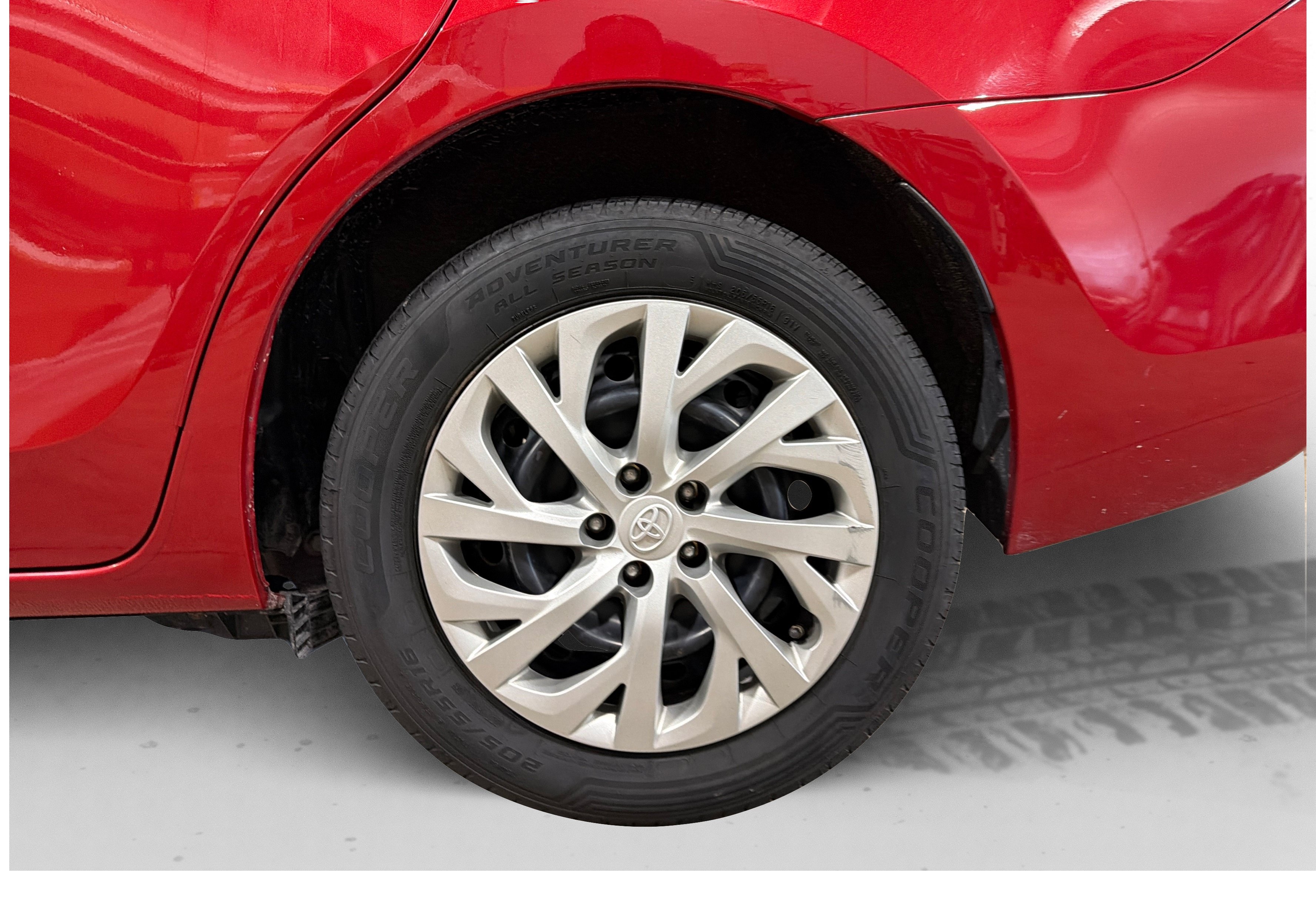 Used 2018 Toyota Corolla LE FWD image 45