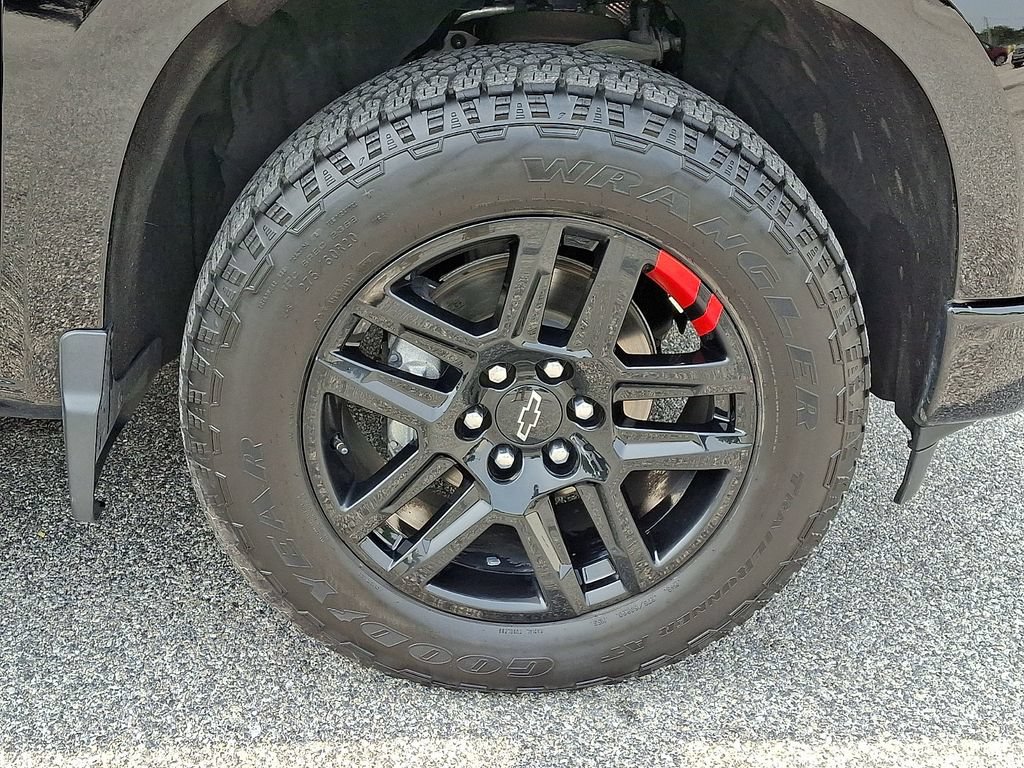 Used 2024 Chevrolet Silverado 1500 RST w/ Redline Edition AWD/4WD image 5