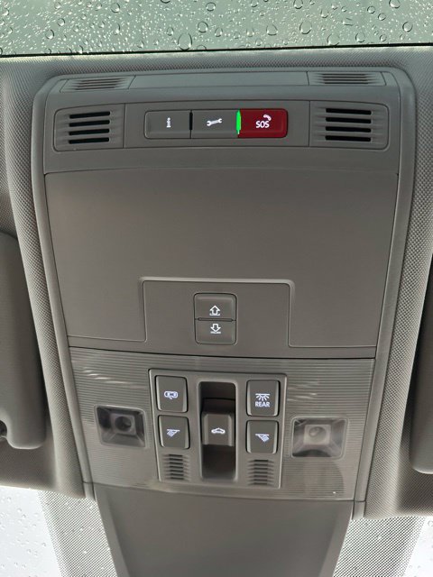 Used 2024 Volkswagen Tiguan SE AWD/4WD image 17