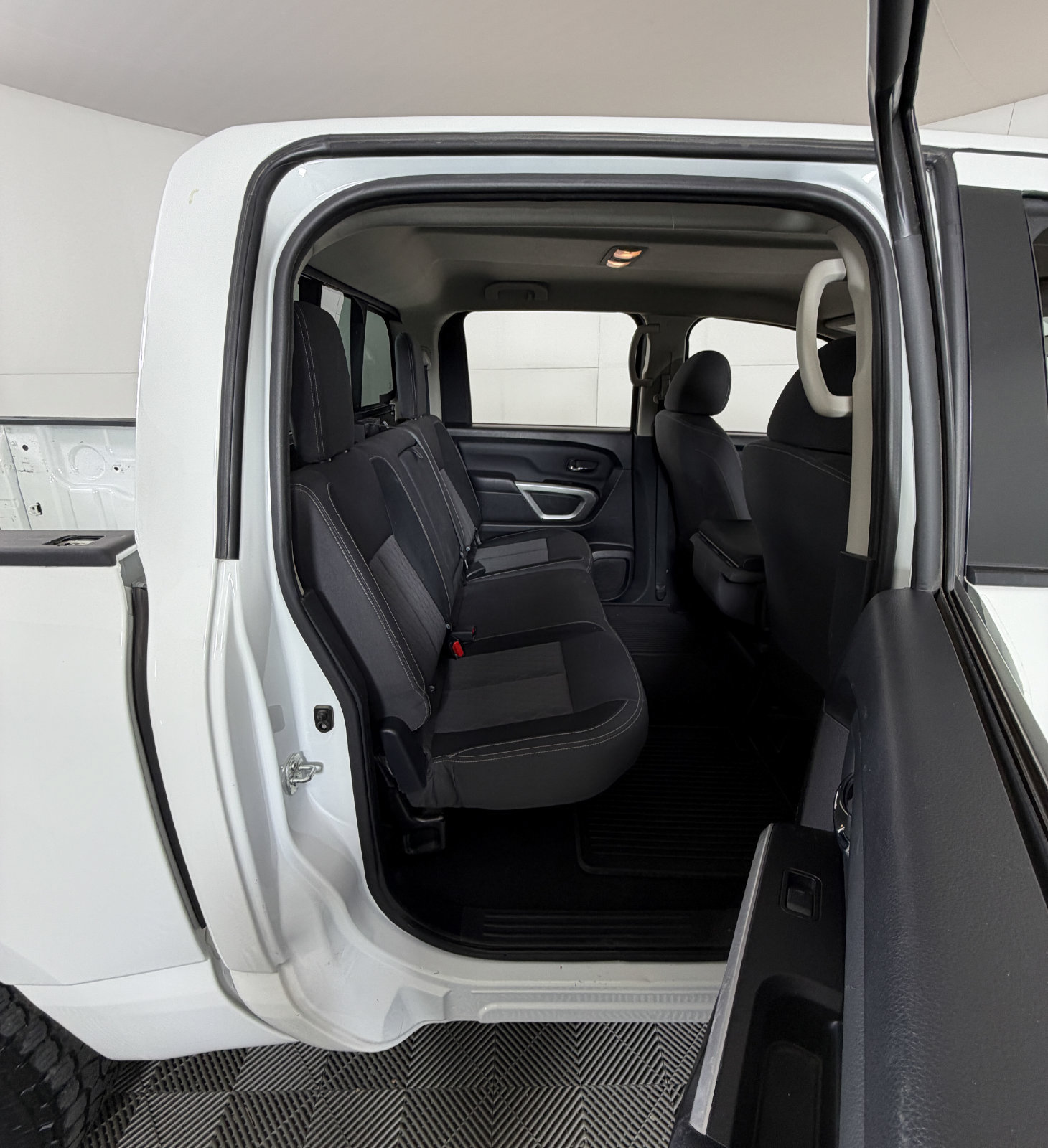 Used 2022 Nissan Titan SV w/ Accessory Utility Package RWD image 5