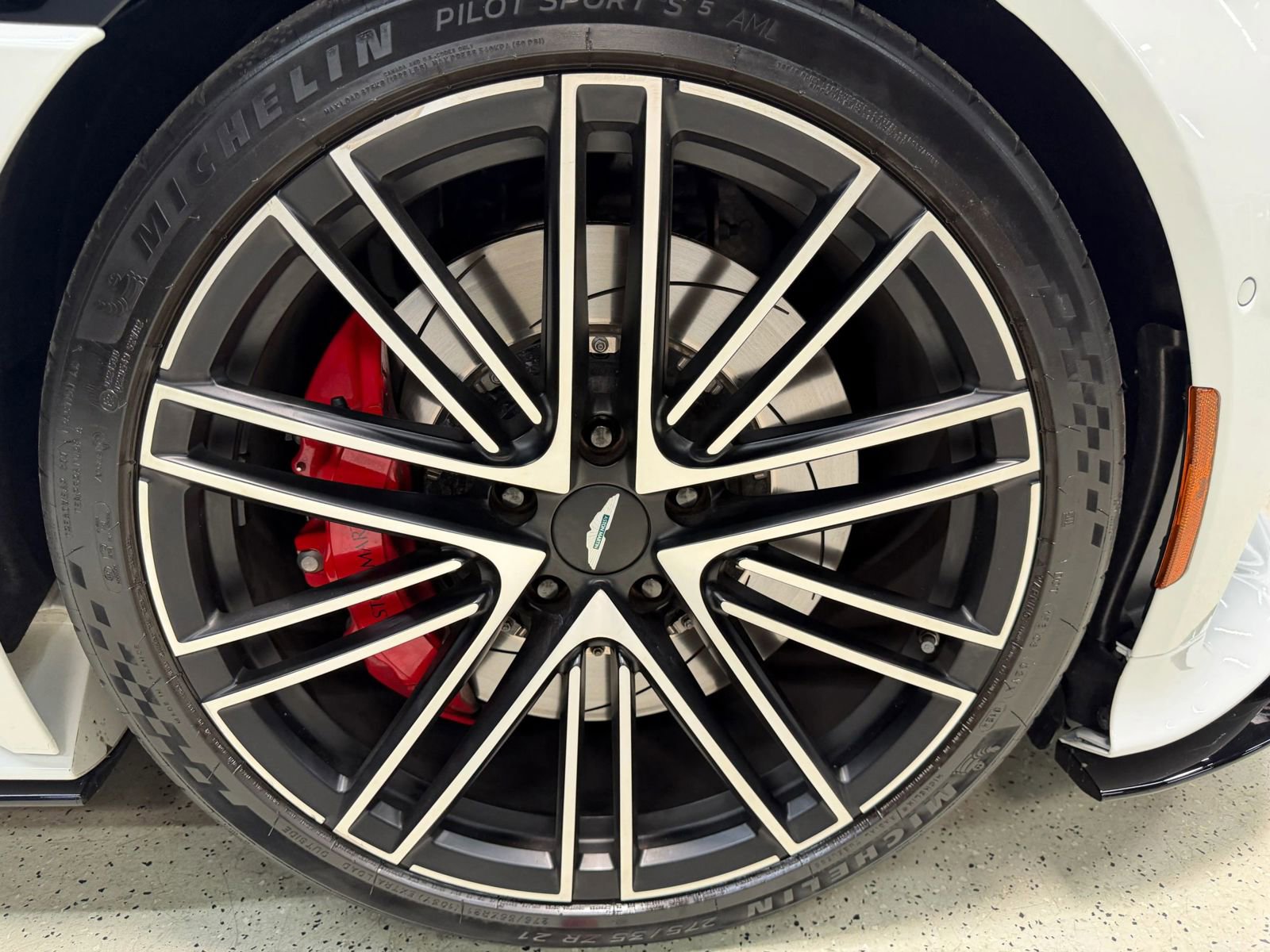 Used 2024 Aston Martin DB12 Convertible RWD image 29