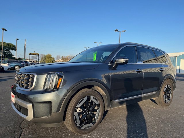 Used 2023 Kia Telluride S w/ S Sunroof Package