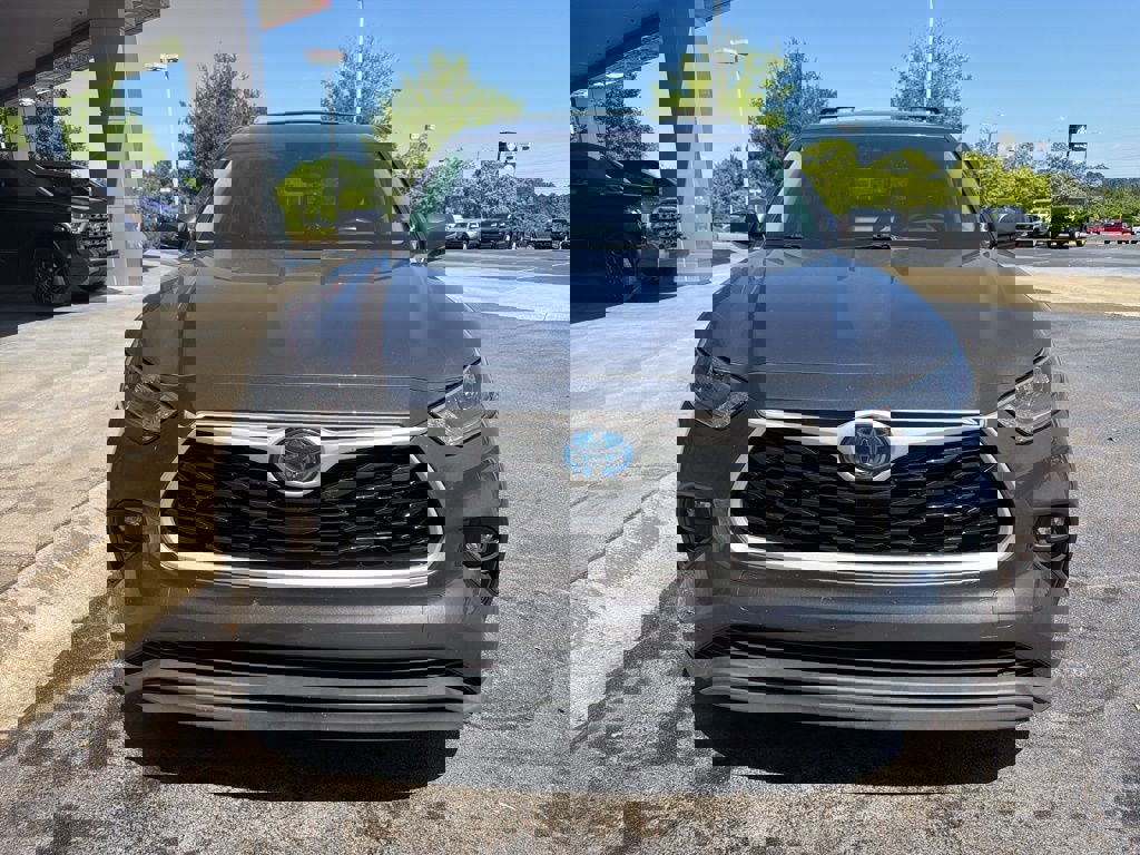 Used 2020 Toyota Highlander LE FWD image 6