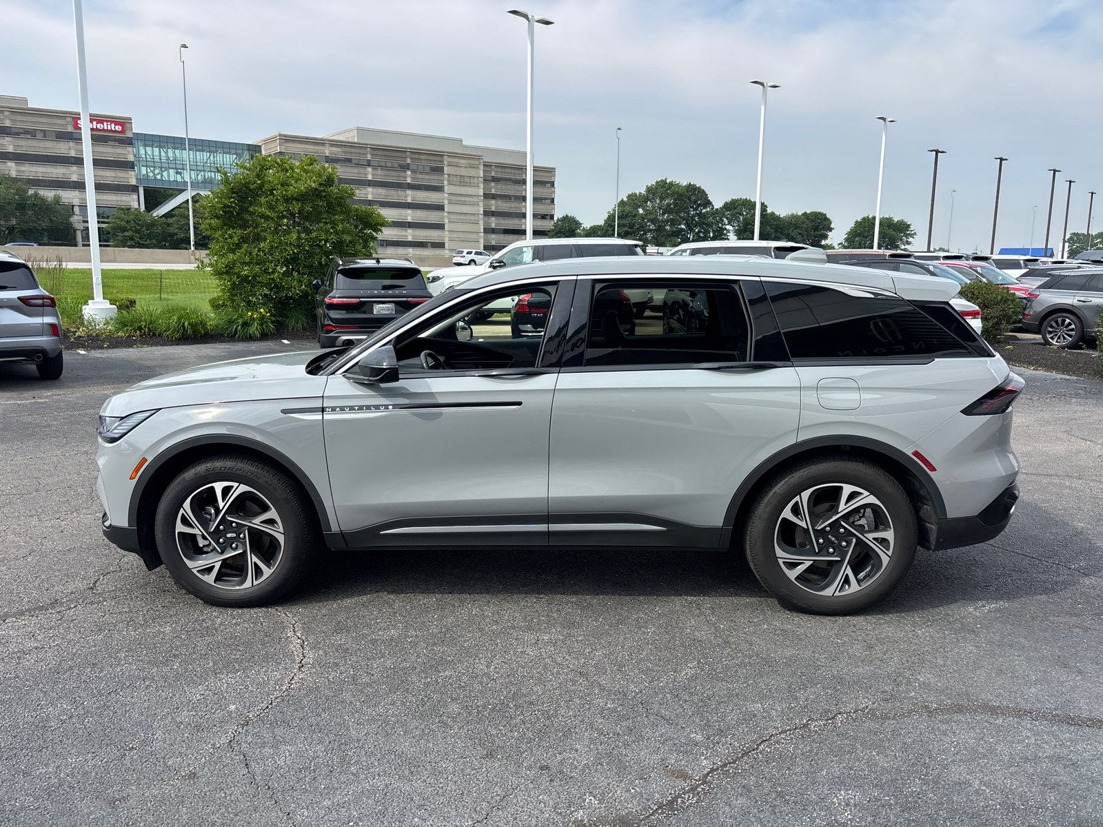 Certified 2026 Lincoln Nautilus Premier AWD/4WD image 4