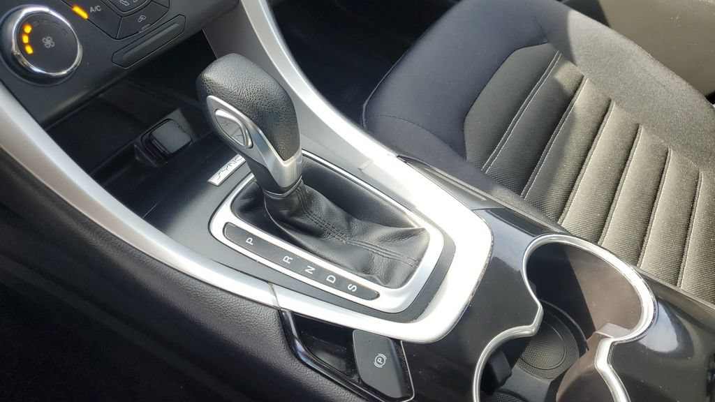 Used 2015 Ford Fusion SE FWD image 17