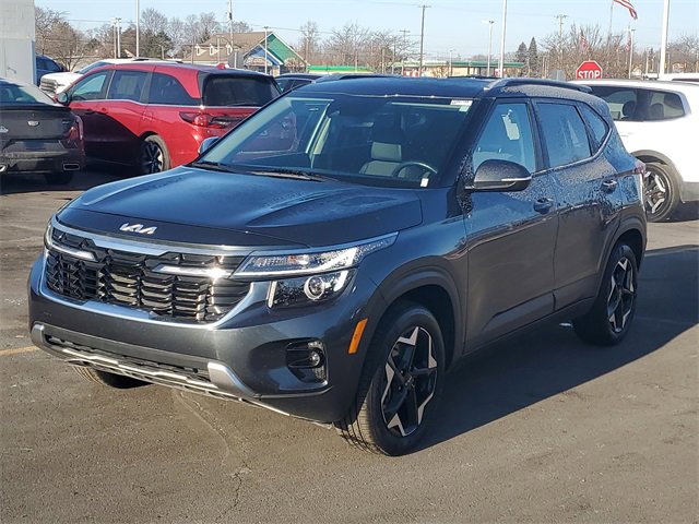 Certified 2025 Kia Seltos S image 2