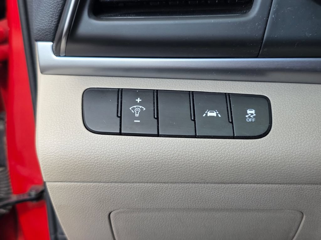 Used 2020 Hyundai Elantra SE FWD image 22