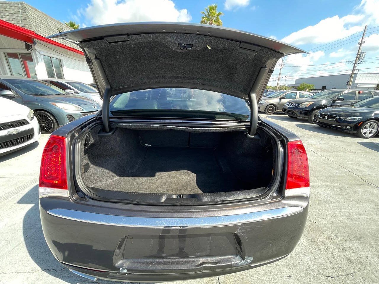 Used 2016 Chrysler 300 Limited RWD image 6