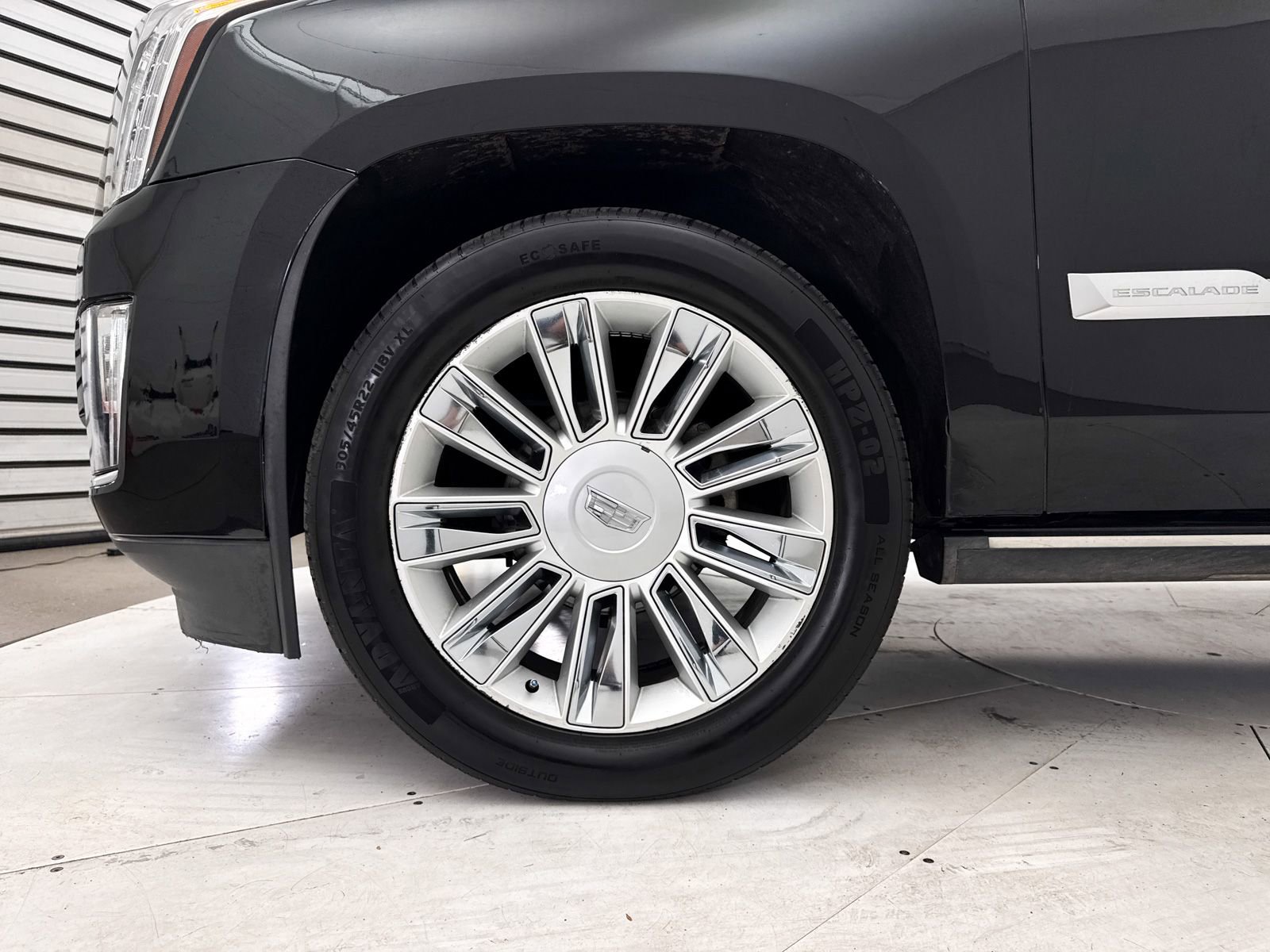 Used 2016 Cadillac Escalade Platinum AWD/4WD image 15