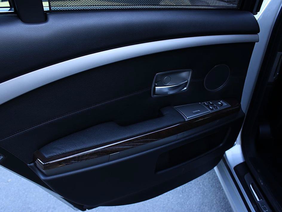 Used 2007 BMW 750i RWD image 16