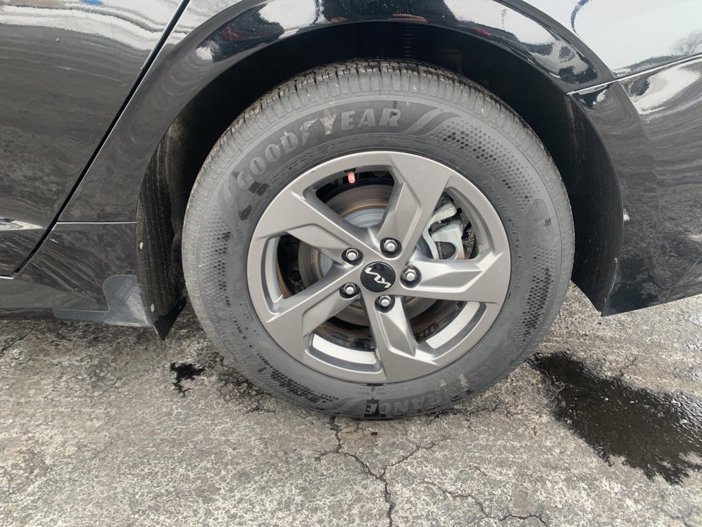 Used 2022 Kia K5 LXS image 11