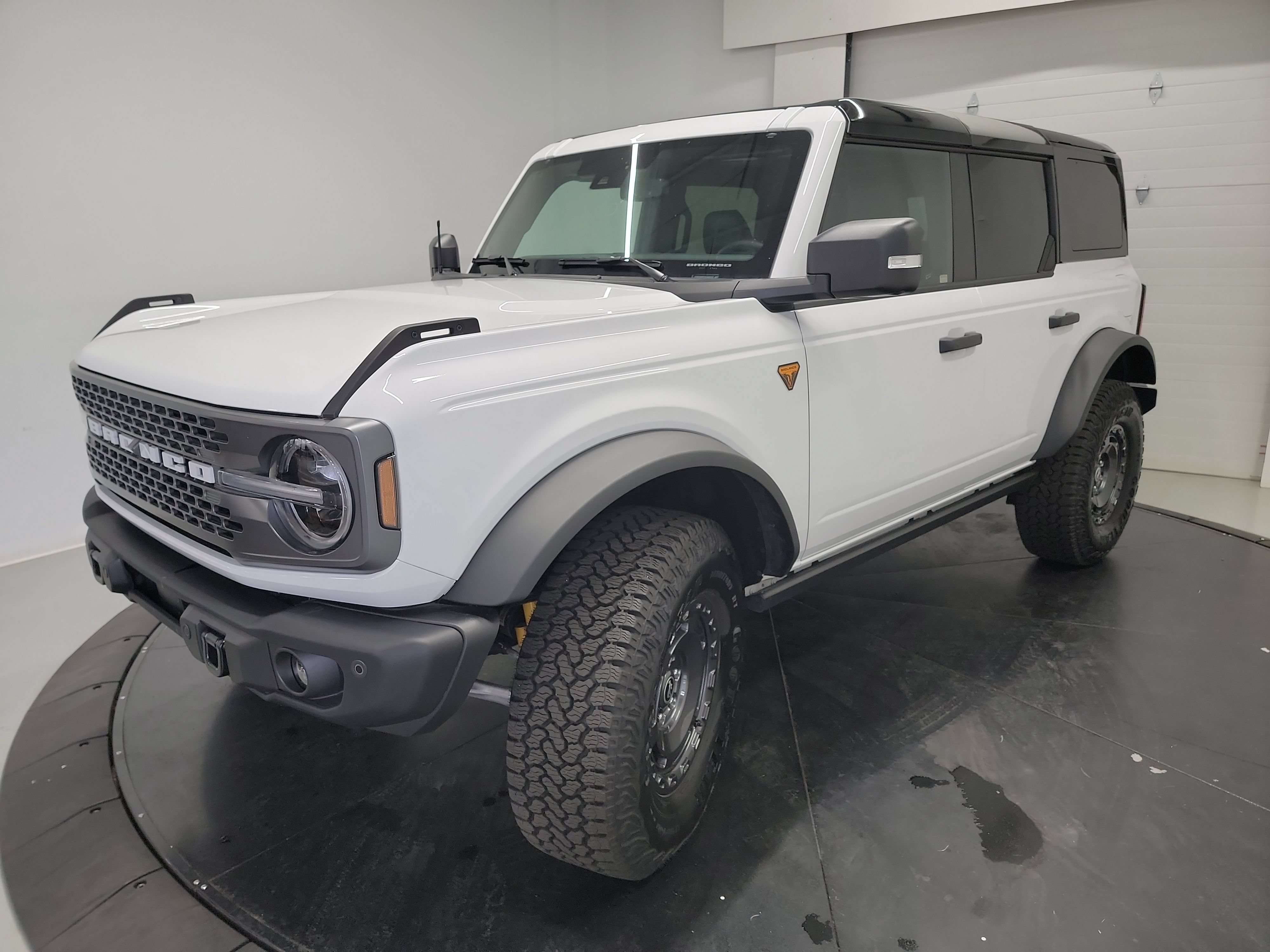 Used 2025 Ford Bronco Badlands AWD/4WD image 3