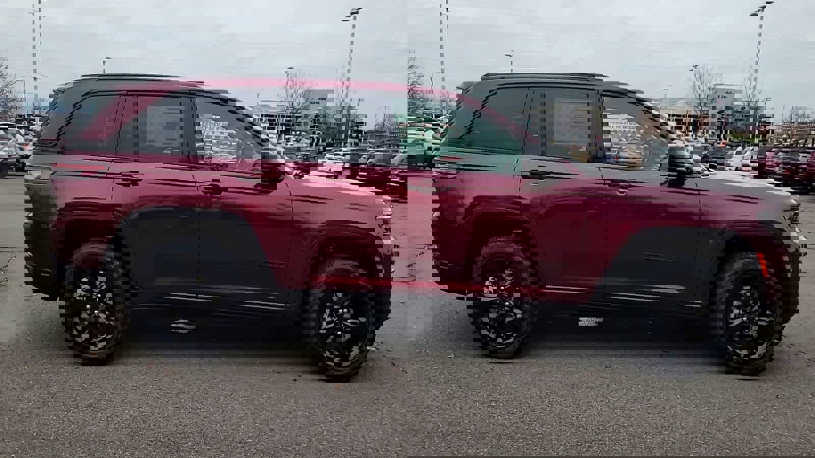 New 2025 Jeep Grand Cherokee Altitude image 9