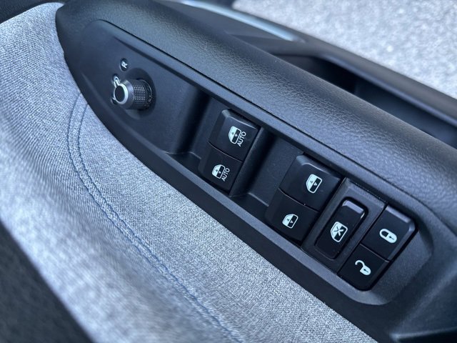 Used 2024 Jeep Compass Latitude image 13