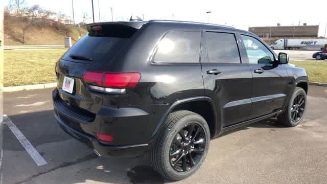 Used 2019 Jeep Grand Cherokee Altitude AWD/4WD image 8