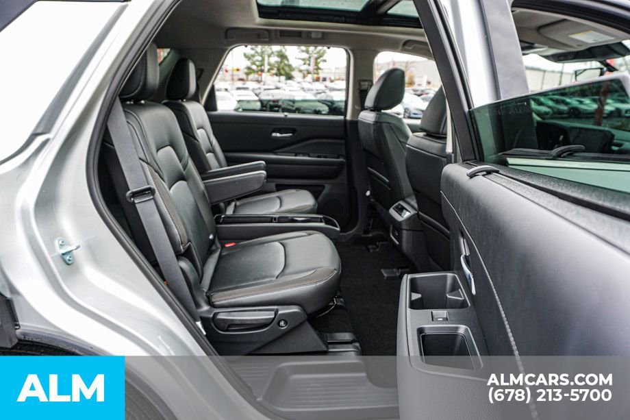 Used 2025 Nissan Pathfinder SL w/ SL Premium Package image 24
