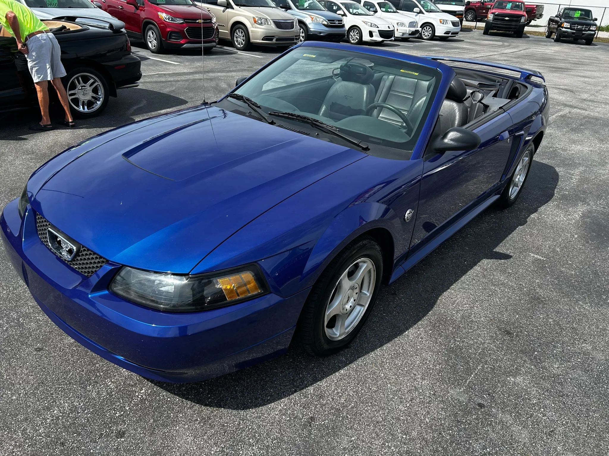 Used 2004 Ford Mustang Deluxe Convertible RWD image 3