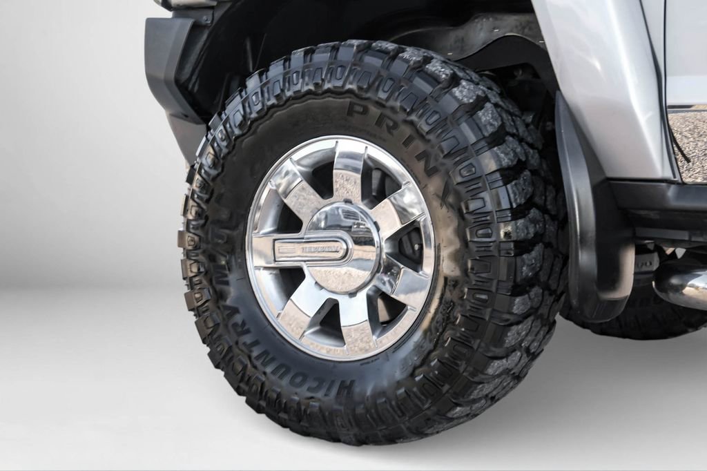 Used 2010 HUMMER H3 Luxury w/ Appearance Package image 57