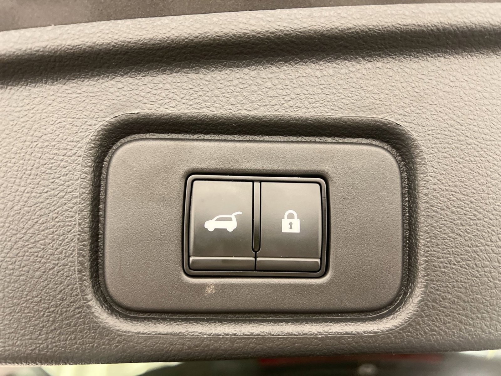 Used 2022 Nissan Pathfinder Platinum w/ Cargo Package image 28