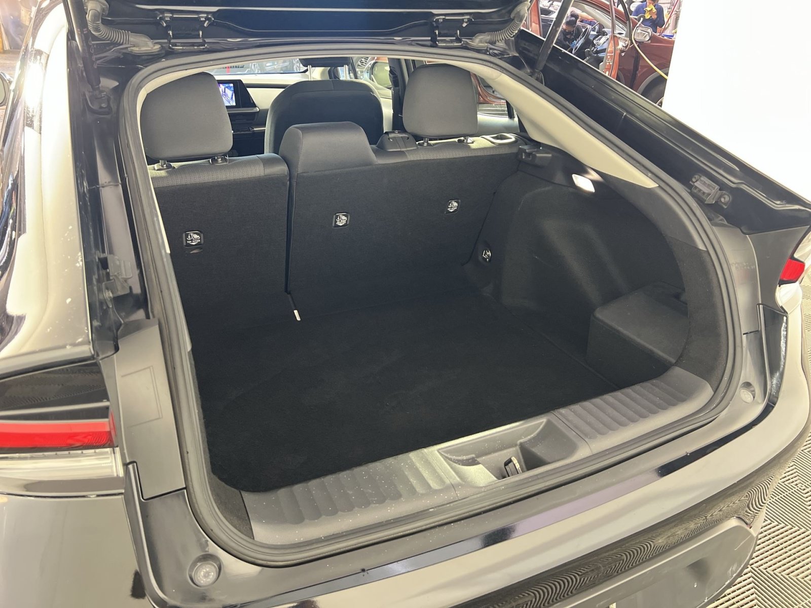 Used 2025 Toyota Prius LE FWD image 26