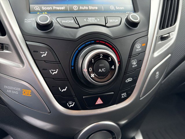 Used 2015 Hyundai Veloster image 15