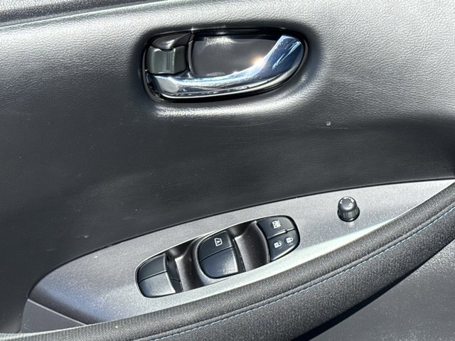 Used 2023 Nissan Leaf S image 14