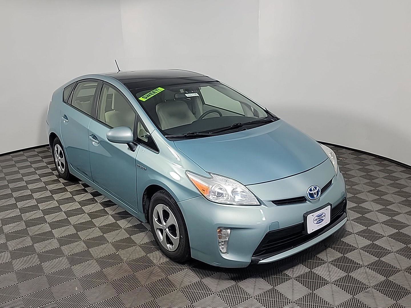 Used 2013 Toyota Prius Three image 2