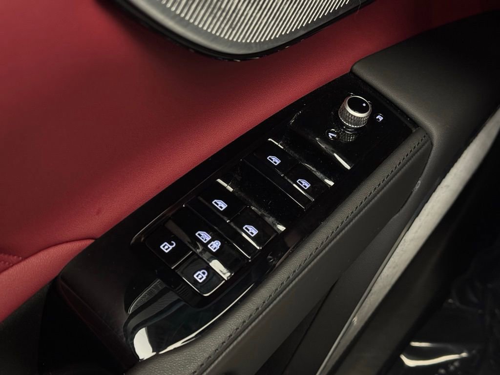 Used 2024 Maserati Grecale Trofeo image 11