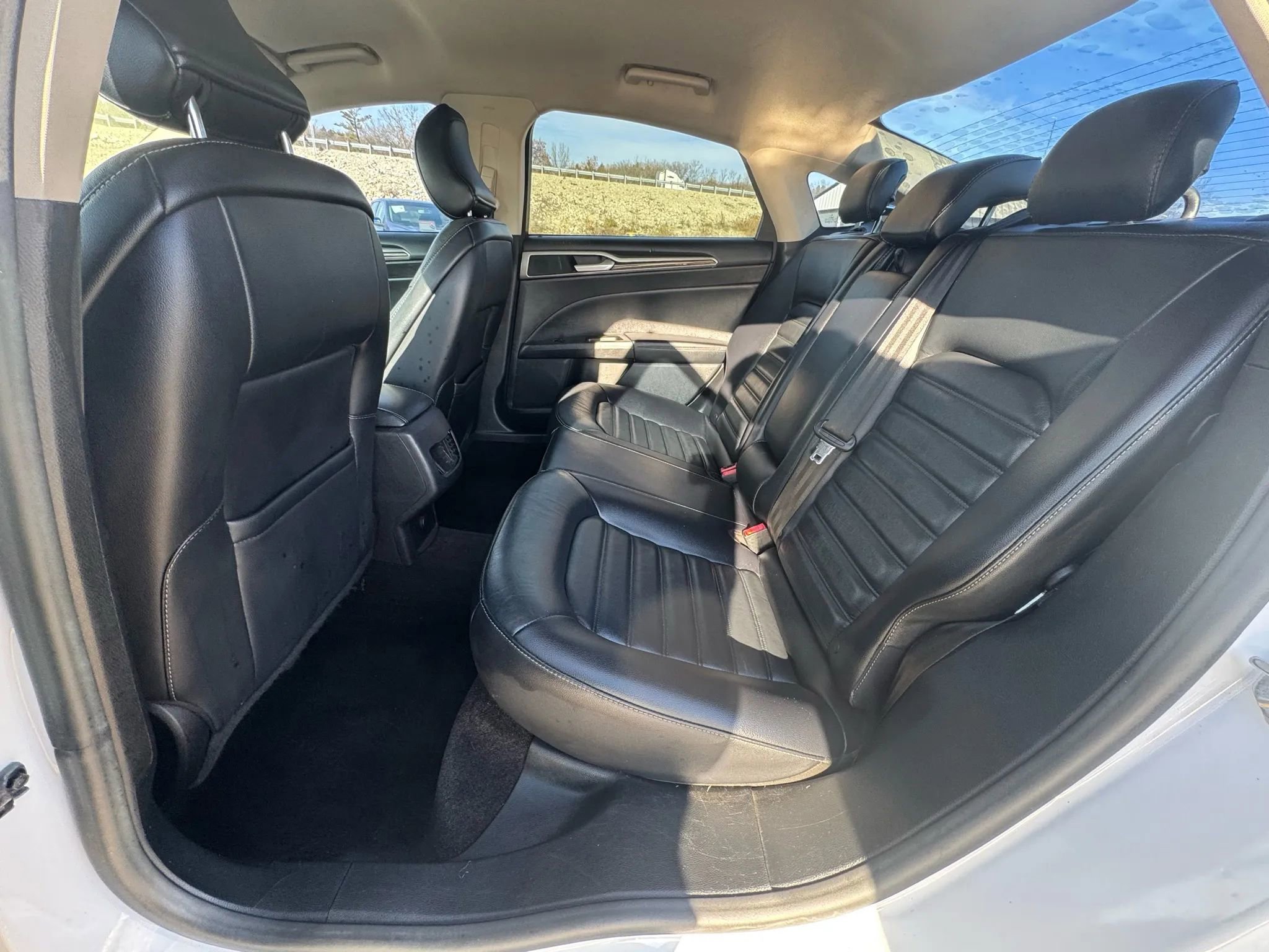 Used 2017 Ford Fusion SE w/ Fusion SE Technology Package image 20