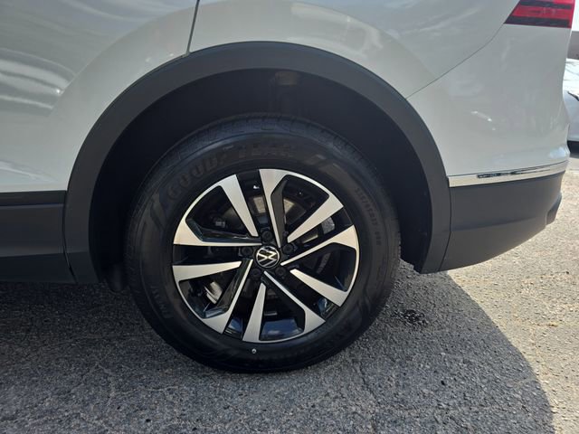 Used 2023 Volkswagen Tiguan S image 33