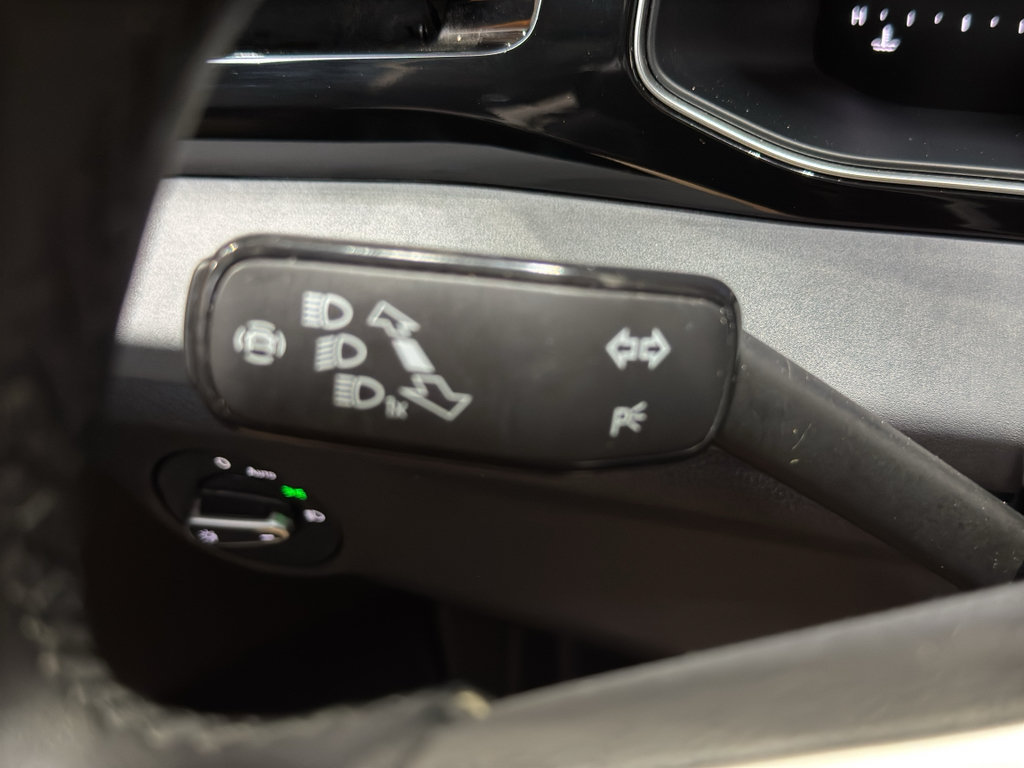 Used 2025 Volkswagen Jetta SE FWD image 21