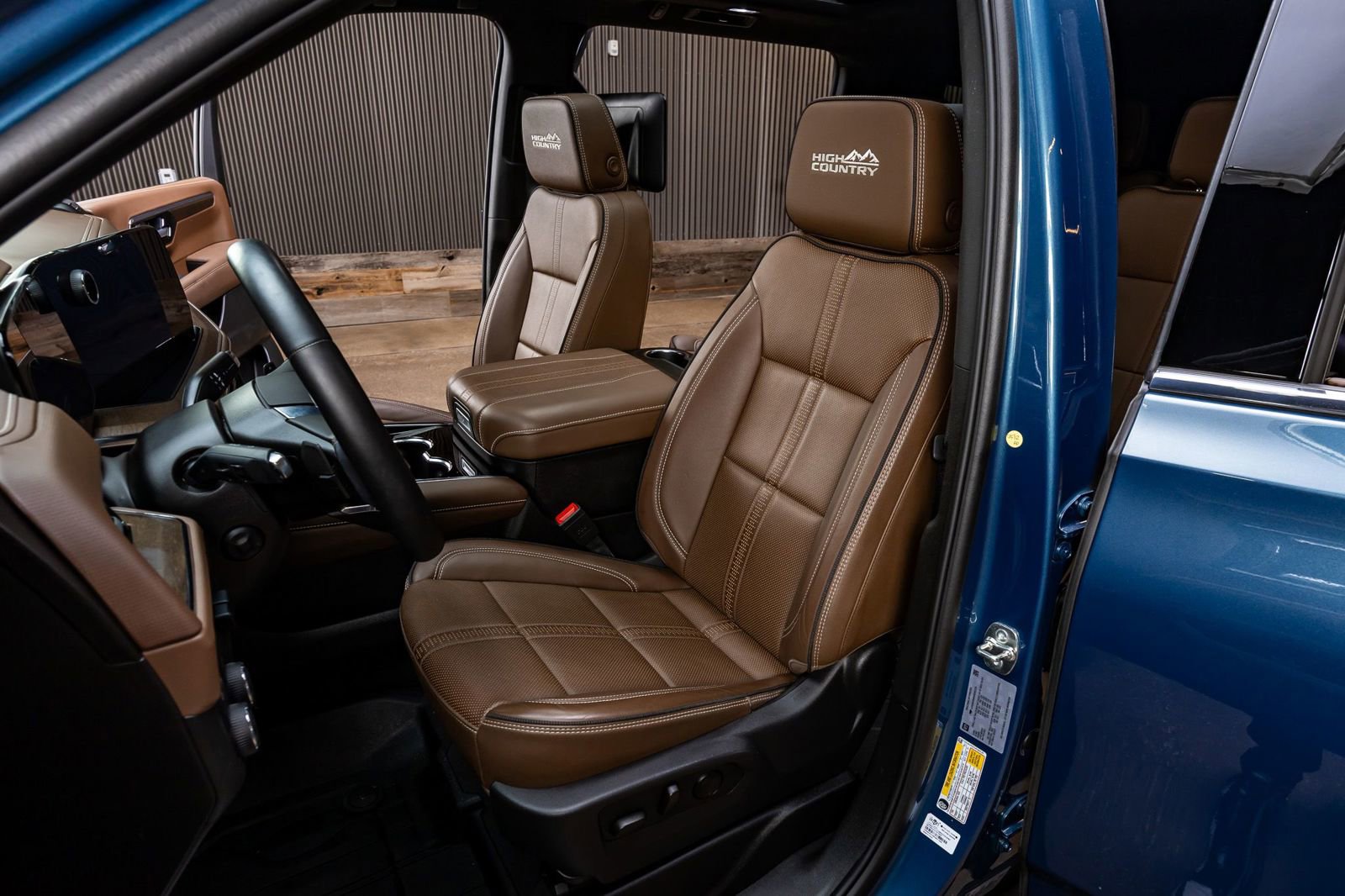 Used 2025 Chevrolet Suburban High Country AWD/4WD image 30