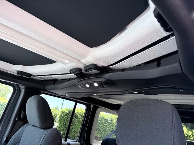 Used 2024 Jeep Wrangler Unlimited AWD/4WD image 8