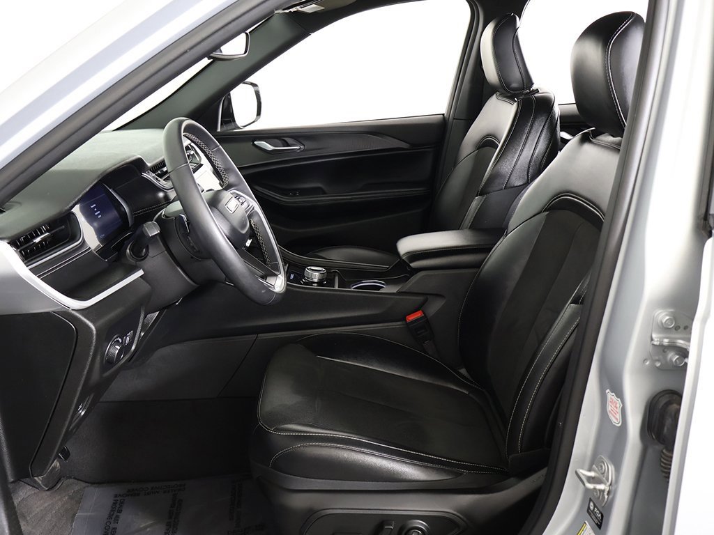 Used 2024 Jeep Grand Cherokee Altitude image 27