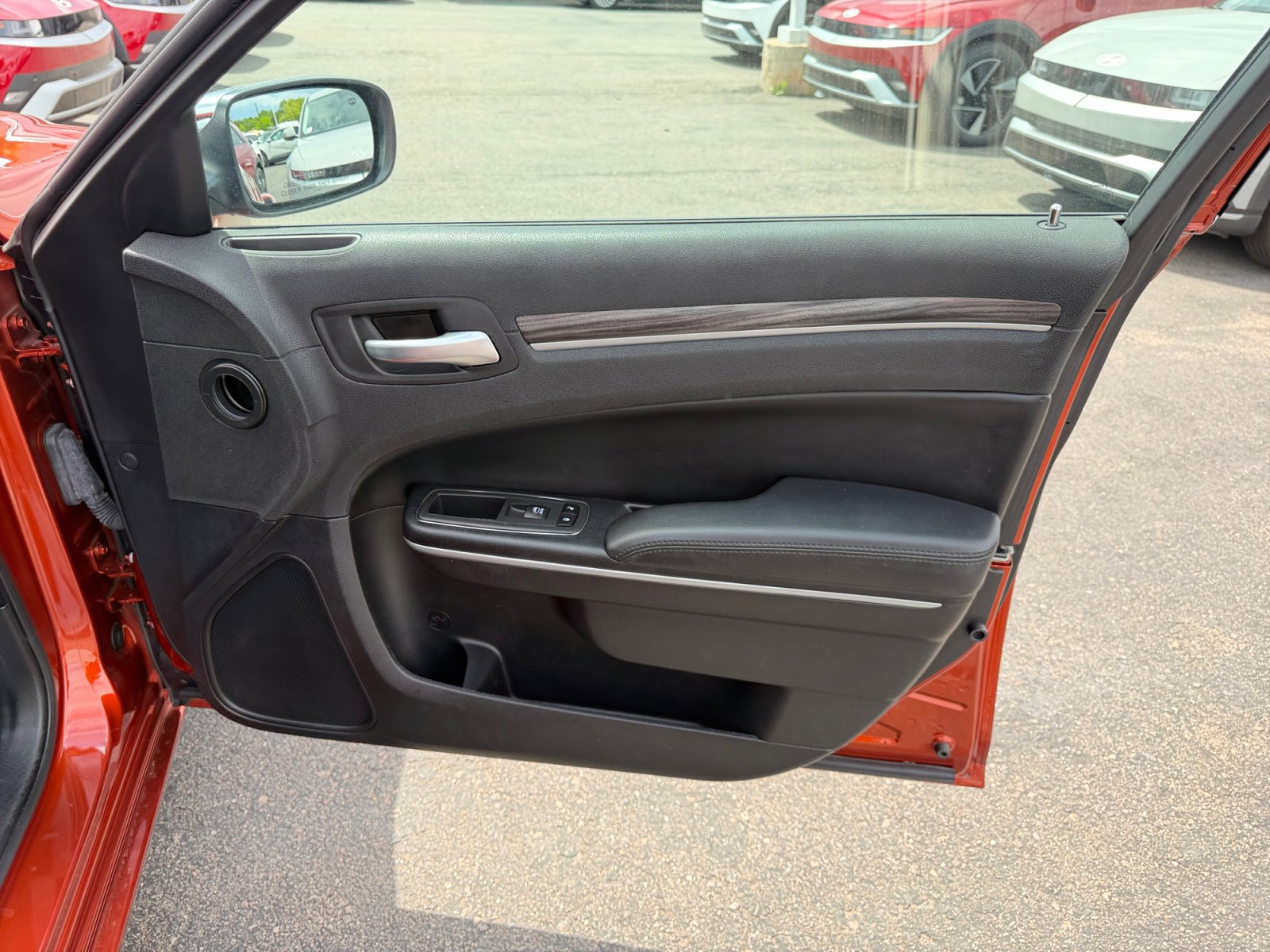 Used 2020 Chrysler 300 Touring w/ Chrome Appearance Package RWD image 16
