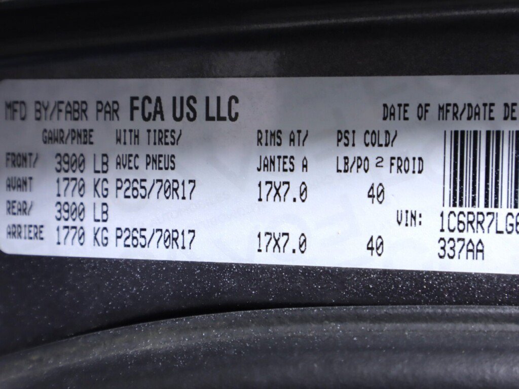 Used 2018 RAM 1500 Classic SLT AWD/4WD image 44