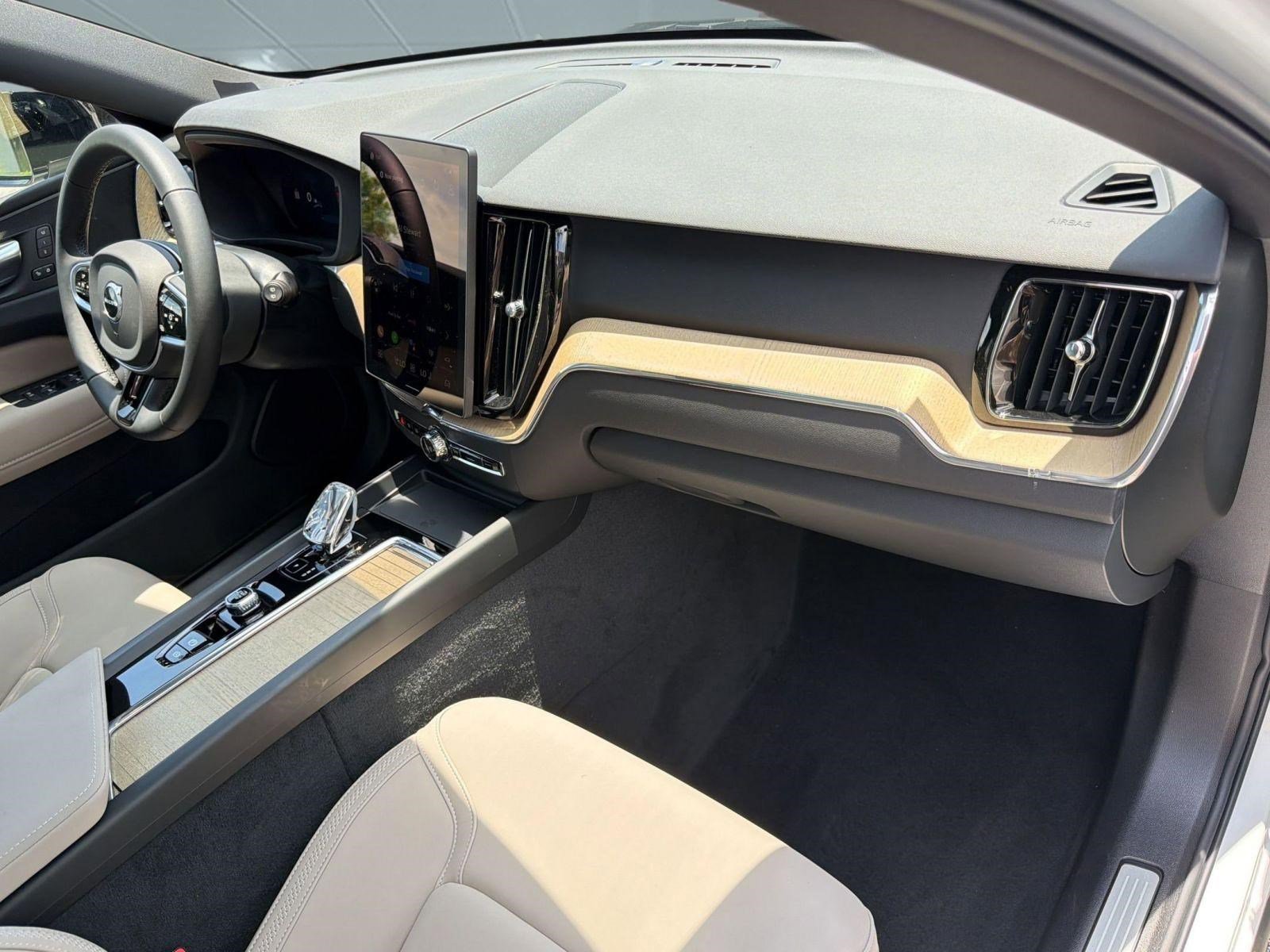 New 2026 Volvo XC60 B5 Plus w/ Climate Package PRO AWD/4WD image 31