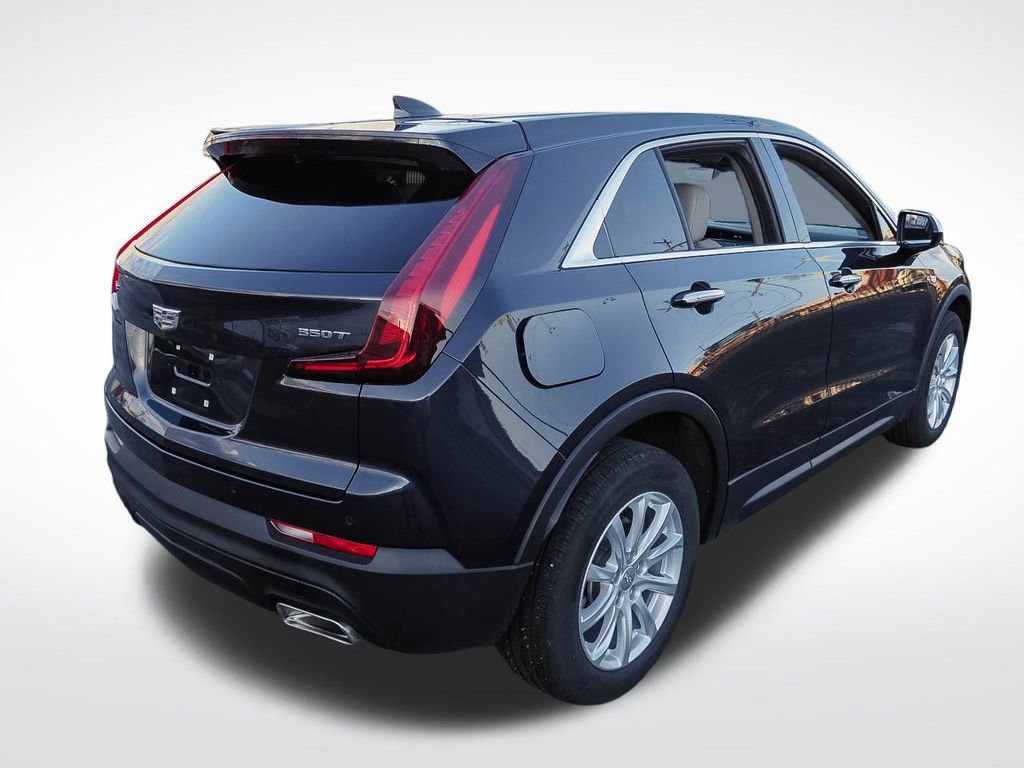 Used 2023 Cadillac XT4 Luxury w/ Cold Weather Package image 7