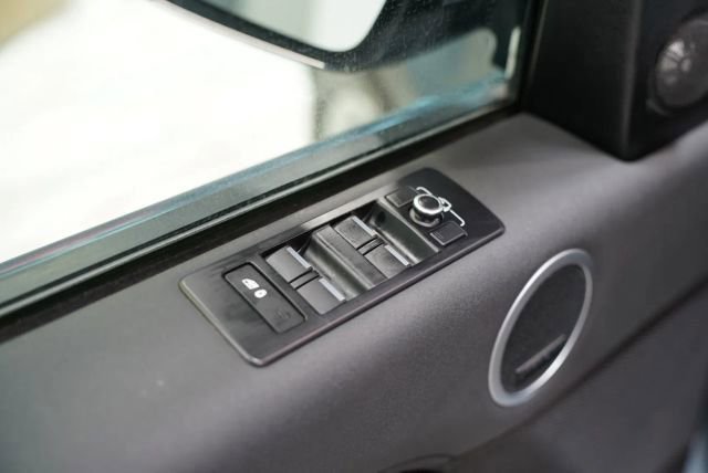 Used 2018 Land Rover Discovery SE AWD/4WD image 12