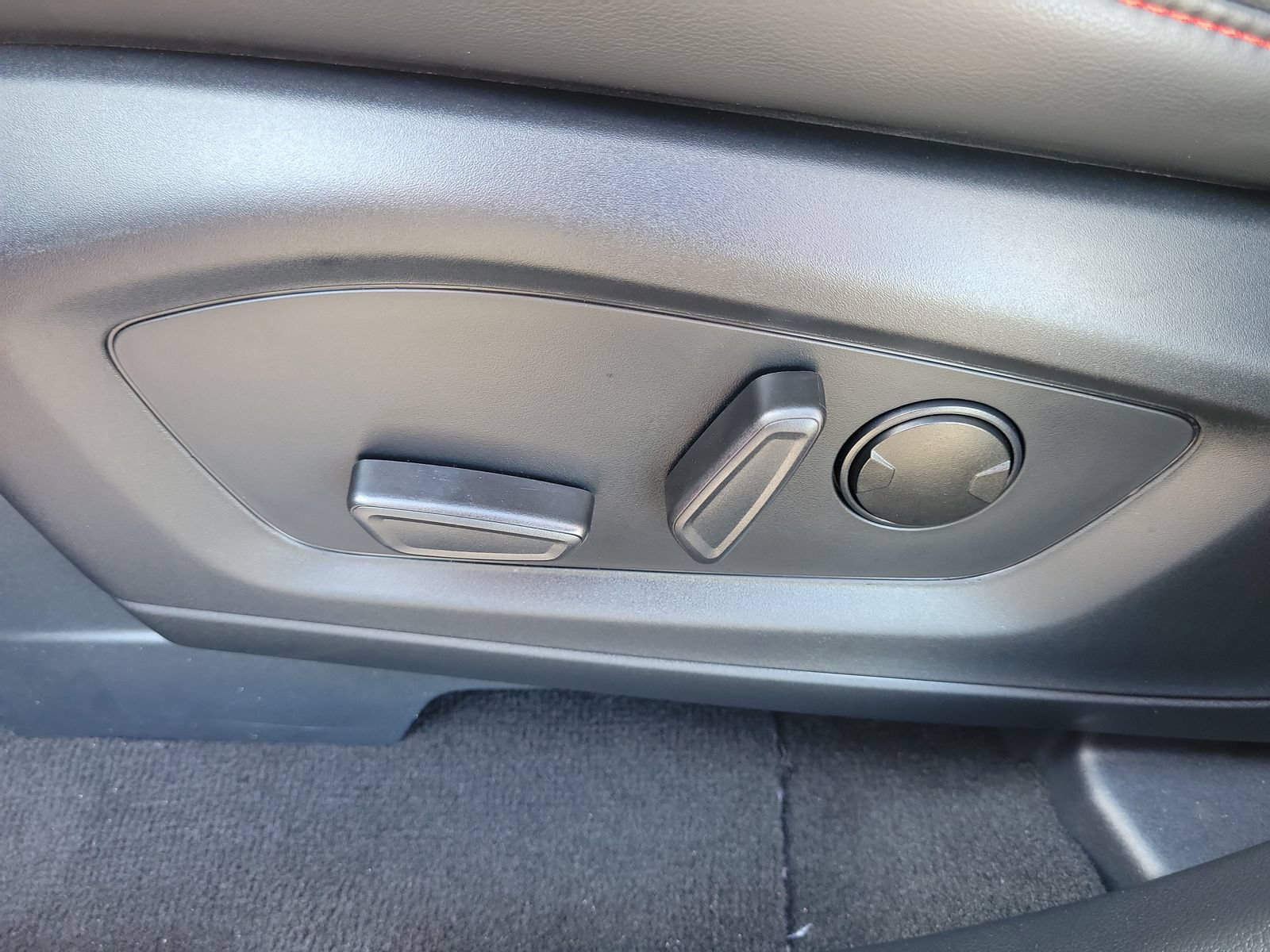 Used 2025 Ford Explorer ST-Line w/ Premium Package RWD image 19