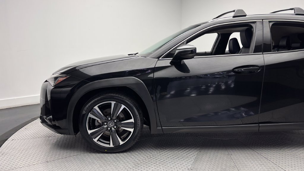 Used 2019 Lexus UX 200 w/ Accessory Package FWD image 5