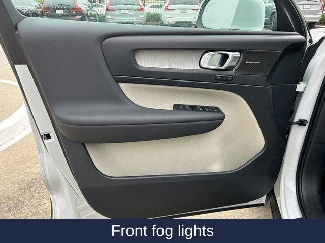 New 2025 Volvo XC40 B5 Ultra w/ Protection Package Premier image 20